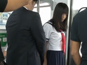 東洋JK服小嫩妹上學途中的電車痴漢